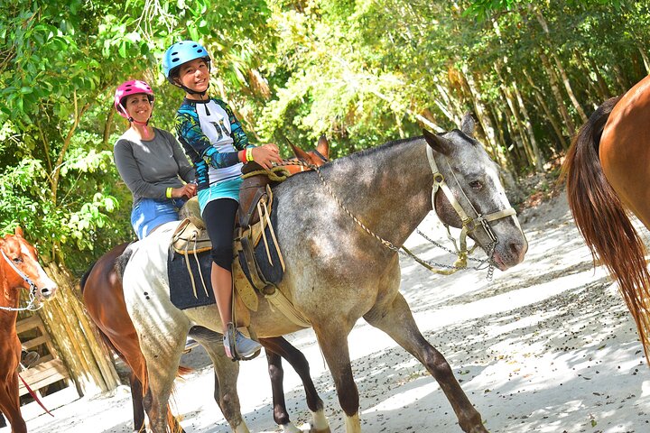 Aventura Local Extrema: Caballos + ATV, Cenote, Tirolesas y Almuerzo | Concierge VIP