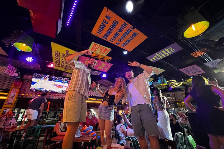 Bar Crawl Madness: Tour de Antros en Cancún | Concierge VIP 2026