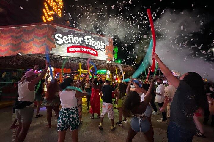 Bar Crawl Madness: Tour de Antros en Cancún | Concierge VIP 2026