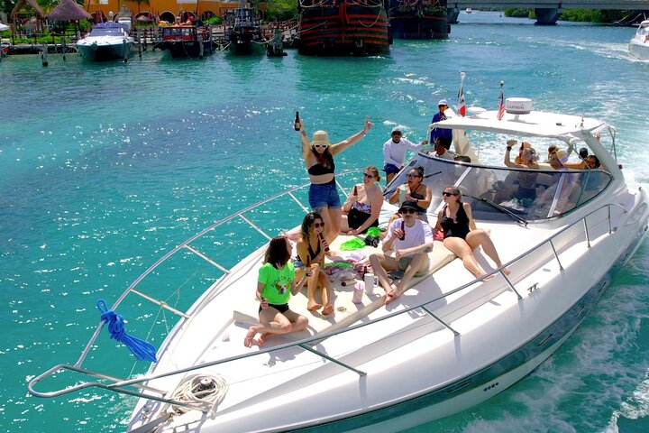 Renta de Yate Privado Premium de 46 Pies en Cancún | Concierge VIP 2026