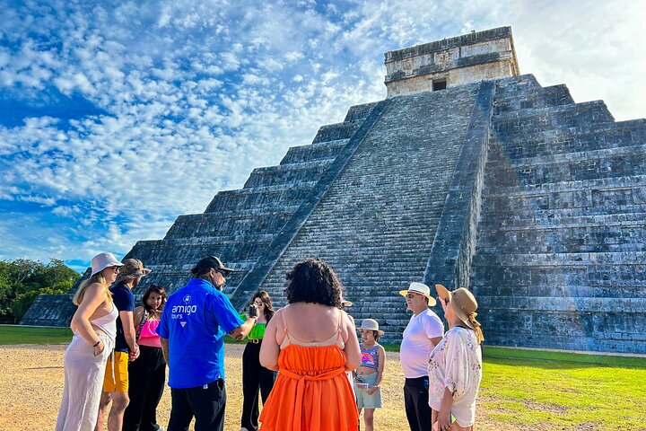 Acceso Premium a Chichén Itzá 2026: Chichén Itzá, Cenote y Valladolid con Tequila y Comida | Concierge VIP 2026
