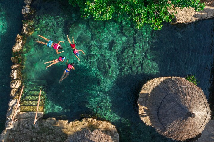 Excursión de un Día a Xcaret con Transporte y Show Nocturno | Concierge VIP 2026