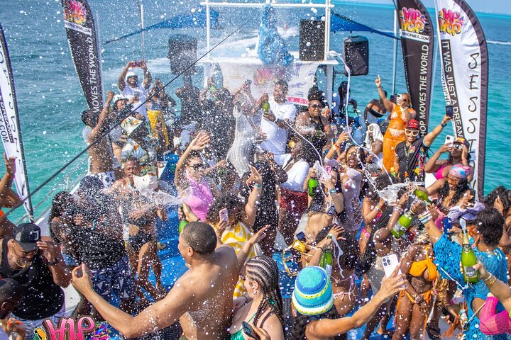 Boat Party Hip Hop Solo Adultos en Cancún | Concierge VIP 2026