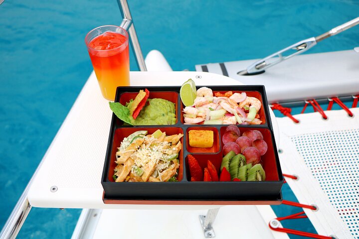 VIP Isla Mujeres Sailing: Half-Day Luxury Sailing Experience in Tulum with Open Bar