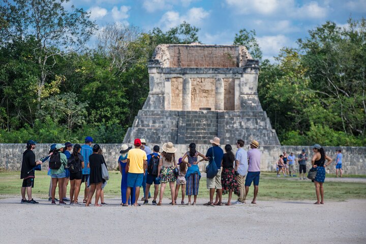 Acceso Premium a Chichén Itzá 2026: Chichén Itzá, Cenote y Valladolid con Tequila y Comida | Concierge VIP 2026