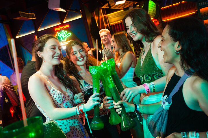 Bar Crawl Madness: Tour de Antros en Cancún | Concierge VIP 2026