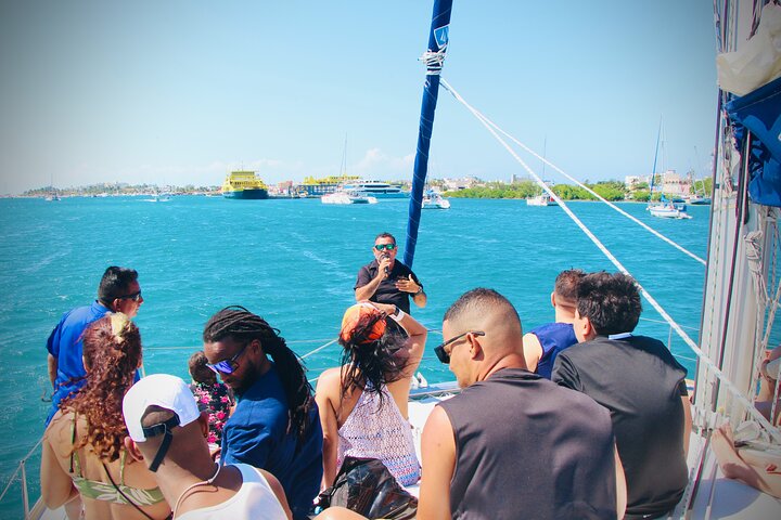 VIP Isla Mujeres a Vela: Catamarán Todo Incluido a Isla Mujeres | Concierge VIP