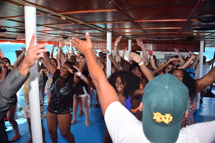 VIP Isla Mujeres a Vela: Dancer Cruise con Snorkel, Comida y Bebidas | Concierge VIP